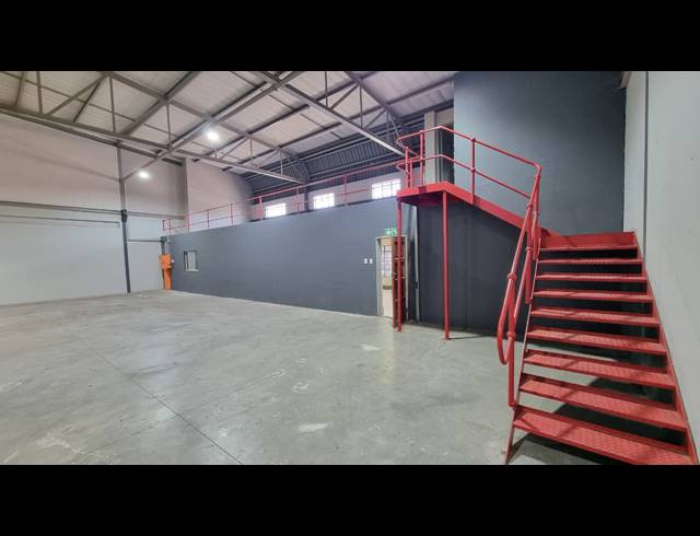 734M² WAREHOUSE TO LET IN JET PARK